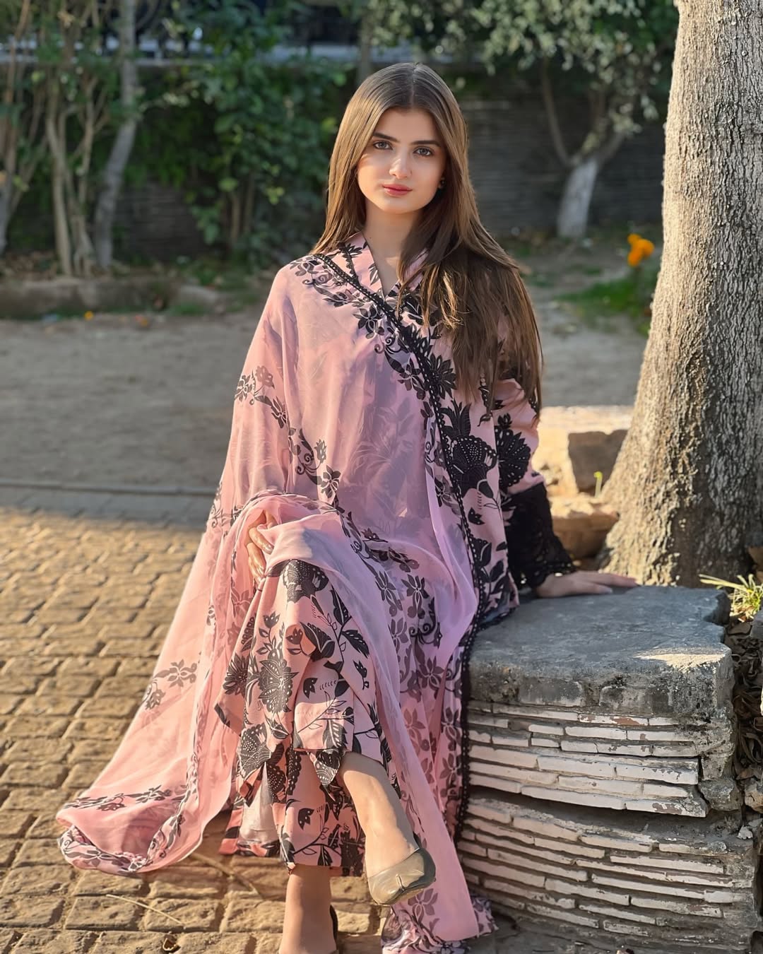 Grace and Comfort – Premium Lawn Outfit | WDR-100